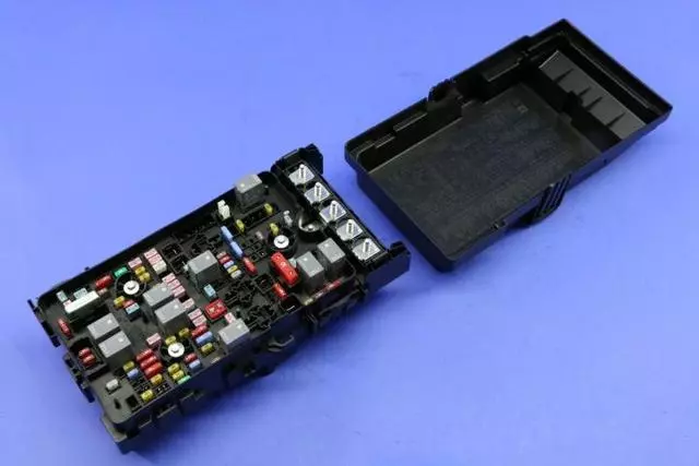 Intelligent Power Power Distribution Center, US, Canada, Mexico - Mopar (68292018AE)