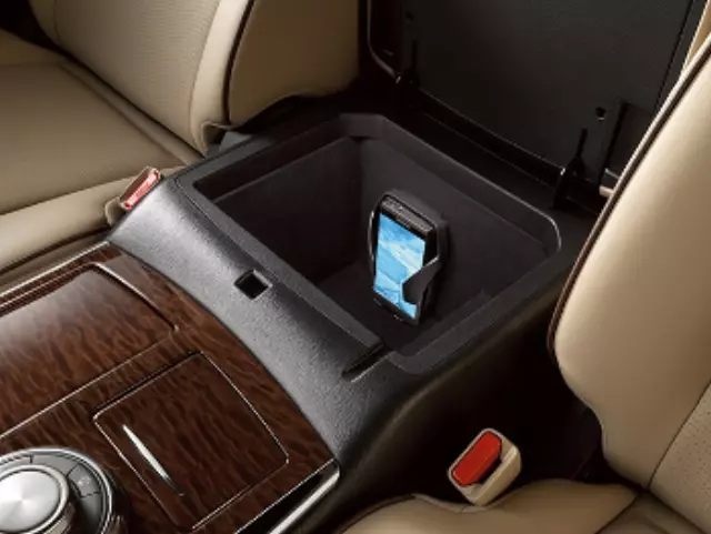 999F7V4000 - Merchandise: Charging Kit, Smartphone, Wireless for Nissan: Altima, Armada, Maxima, Murano, TITAN, TITAN XD Image