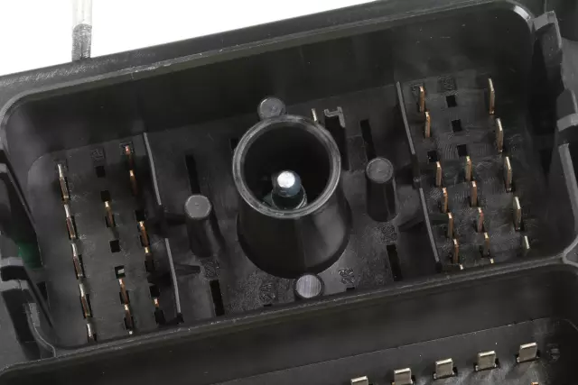 13343936 - : Front Compartment Fuse Block for Buick: Regal Image