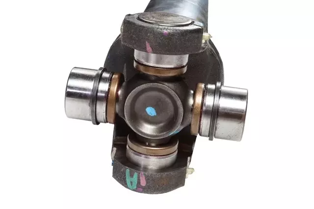 15036982 - Universals &amp; Rear Axle: Drive Shaft for Buick: Rainier | Chevrolet: Trailblazer | GMC: Envoy | Oldsmobile: Bravada Image