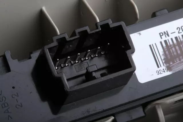 84112680 - : 2015-2022 GM - Very Light Platinum Roof Console for Chevrolet: Colorado | GMC: Canyon Image