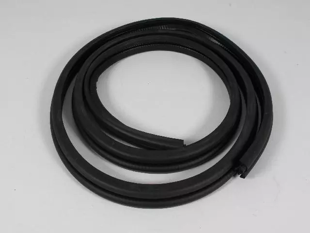 55176958AG - Body Sheet Metal Except Doors: Tailgate Weatherseal for Jeep: Liberty Image