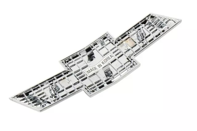 Front Grille Bowtie Logo - GM (96930054)