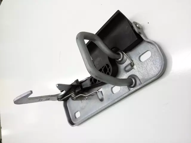 1K0823480 - Body: Safety Catch for Volkswagen: GTI, Jetta, R32, Rabbit, Tiguan, Tiguan Limited Image