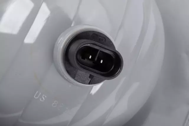 Passenger Side Front Fog Lamp - GM (15040362)