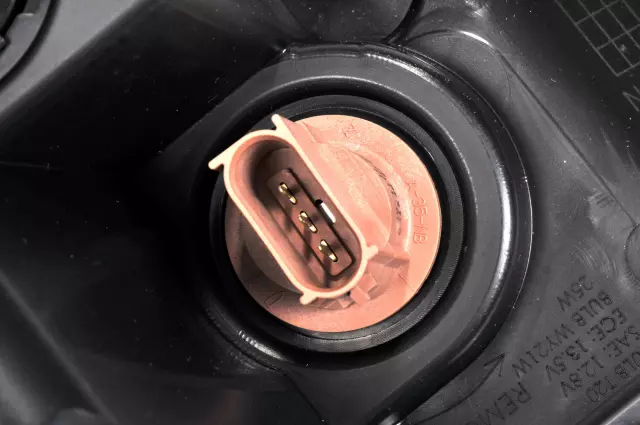 Passenger Side Headlamp Assembly - GM (23398036)