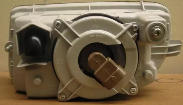 8121060122 - : 1998-2005 Toyota Land Cruiser - Fog Lamp Assembly for Toyota Image