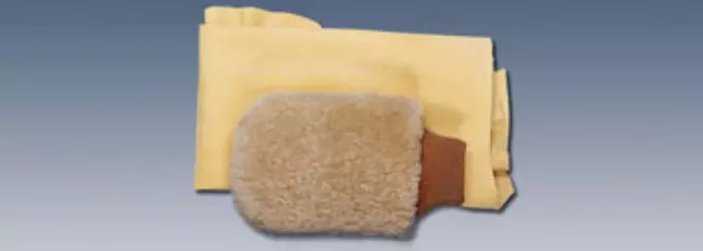 Q6000005 - Miscellaneous: Sheepskin Wash Mitt for Mercedes-Benz: C250, C300, C350, C63 AMG, CLK320, CLK350, CLK500, CLK55 AMG, CLK550, CLK63 AMG, CLS500, CLS55 AMG, CLS550, CLS63 AMG, GL320, GL350, GL450, GL550, GL63 AMG, ML320, ML350, ML450, ML500, ML550, ML63 AMG, R320, R350, R500, SL55 AMG, SL550, SL600, SL63 AMG, SL65 AMG, SLK230, SLK250, SLK280, SLK300, SLK320, SLK350, SLK55 AMG, SLR McLaren, SLS AMG Image