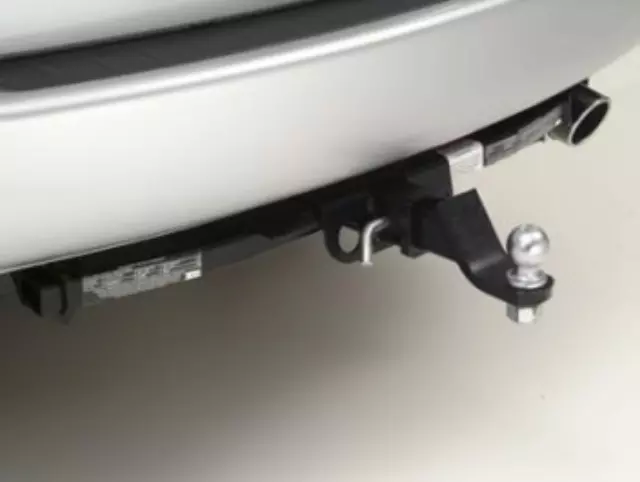 AEN04YHB02 - : Trailer Hitch for Mitsubishi Image