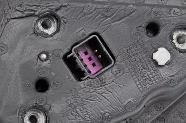 Passenger Side Door Mirror Kit with Housing and Cover - GM (19258659)