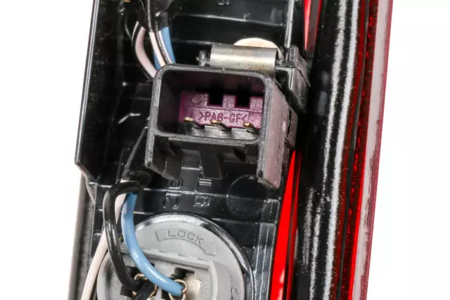 High Mount Stop and Cargo Lamp - GM (25890530)