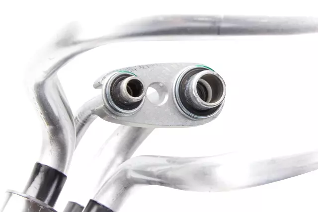 Auxiliary Air Conditioning Evaporator and Heater Hose Assembly - GM (25921585)