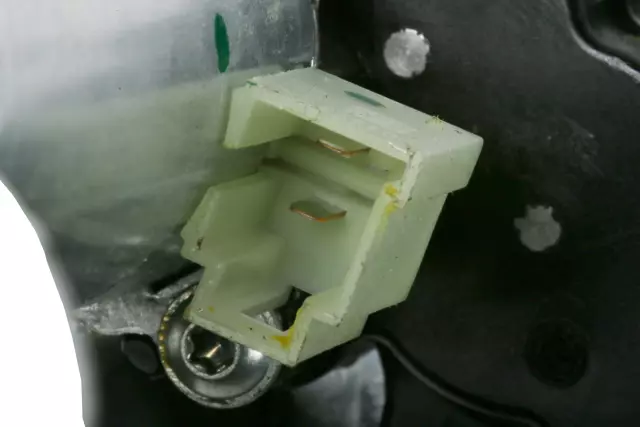 Seat Adjuster - GM (84716706)