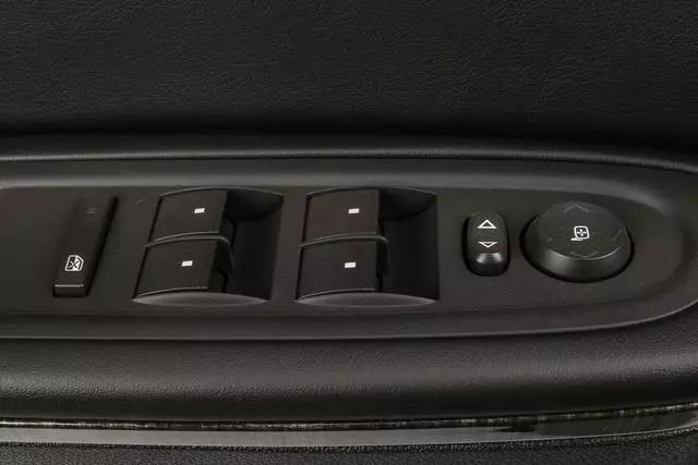 84076541 - Body: Door Trim Panel for GM Image