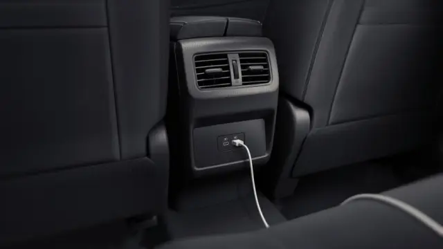 Charging Ports, Rear Seat - Nissan (T99Q7-6RR0A)