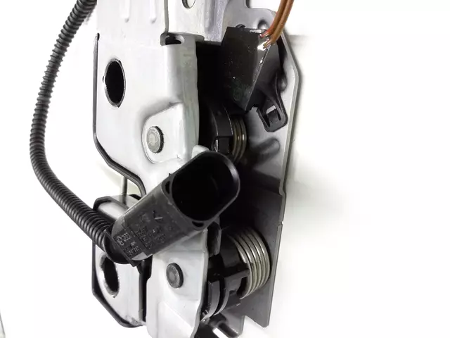 1K1823509E - Body: Lock &amp; Switch for Volkswagen: GTI, Jetta, R32, Rabbit Image