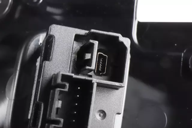 Black Front Floor Console Trim Plate - GM (84683865)