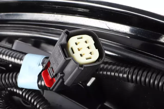 85079088 - : Tail Lamp for GMC: Sierra 3500 HD Image