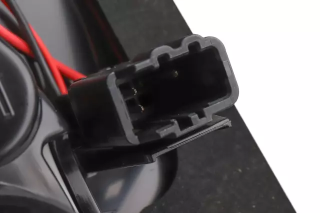 39107537 - : 2018-2020 Buick Regal TourX - Rear Passenger Side Combination Lamp for GM Image