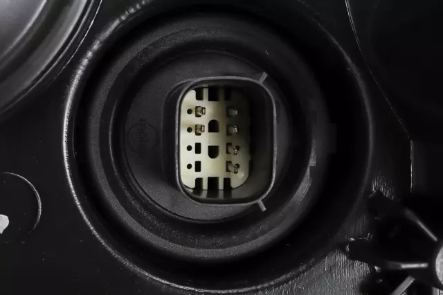 Passenger Side Headlamp - GM (84582570)