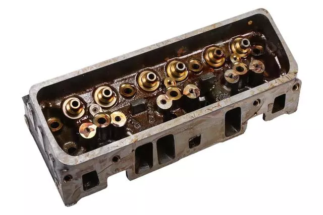 12558112 - : Engine Cylinder Head for Chevrolet: Express 1500, Express 2500, P30 | GMC: P3500, Savana 1500, Savana 2500, Savana 3500 Image
