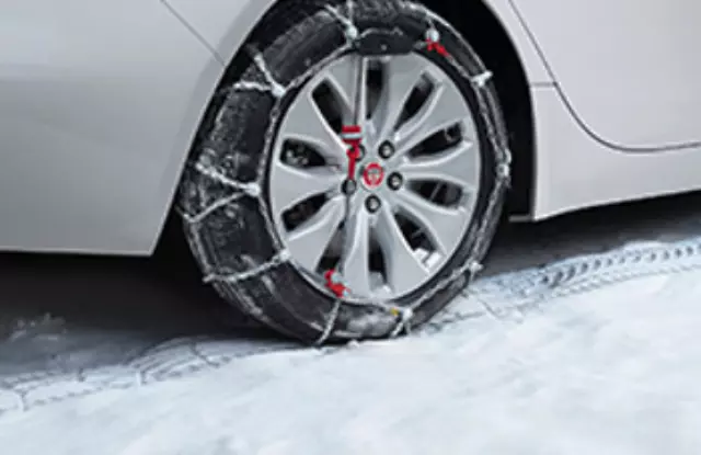 T2H8573 - Wheels: Snow Traction System for Jaguar Image