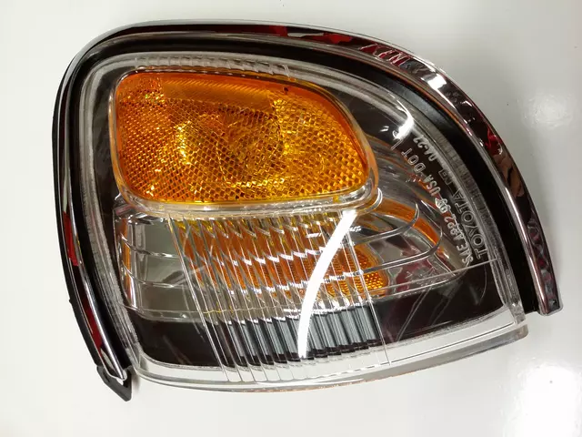 8162004080 - : 2001-2004 Toyota Tacoma - Parking / Side Marker Light (Left) for Toyota: Tacoma Image