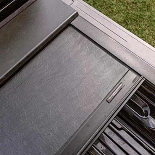 19333151 - : Bed Tonneau Cover Roll-n-lock for Chevrolet: Colorado | GMC: Canyon Image