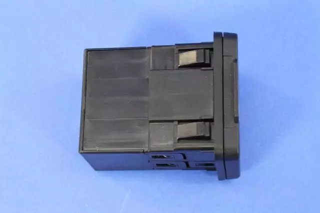 Inverter Power Outlet - Mopar (68159295AB)