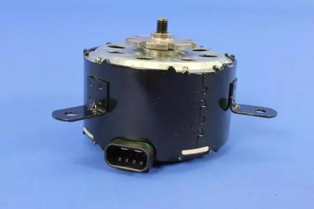 Radiator Fan Motor, Right - Mopar (05137715AB)