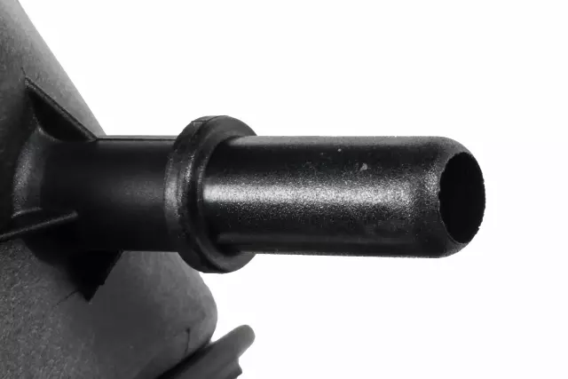 Driver Side Air Cleaner Outlet Front Duct - GM (23349890)