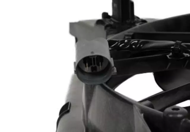 Engine Cooling Fan Assembly with Shroud - GM (20883034)