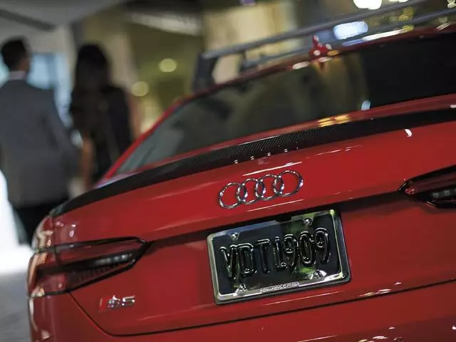 License Plate Frame With Quattro Logo - Audi (ZAW-071-801-J-Z10)