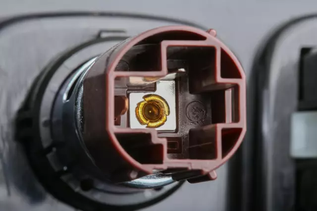 Piano Black Front Floor Console Stowage Tray - GM (42728550)