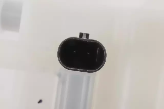 84417426 - Brakes: Master Cylinder Reservoir for GM Image