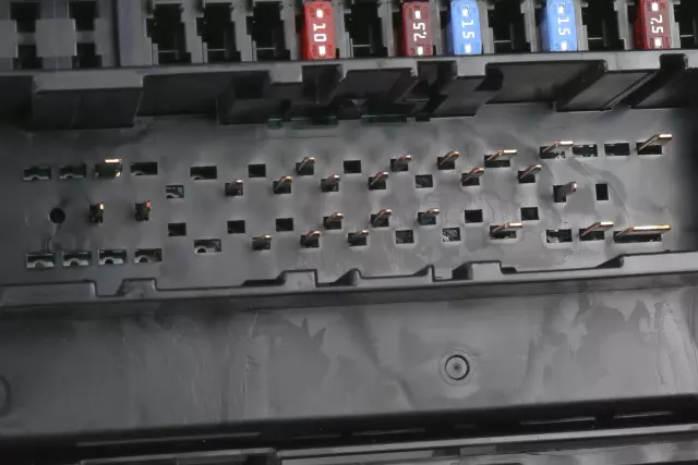 Body Wiring Harness Junction Block - GM (84044728)