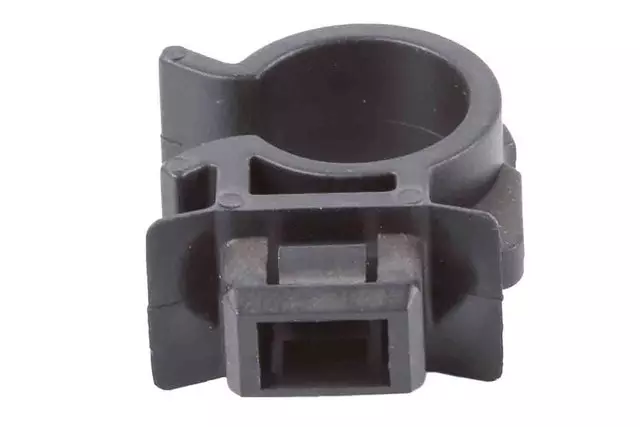 Front Fuel Feed Pipe Clip - GM (42397303)