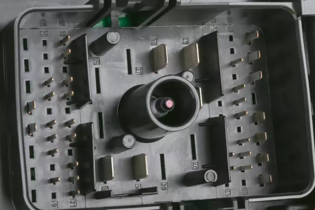 20918981 - : Front Compartment Fuse Block for Chevrolet: Malibu Image