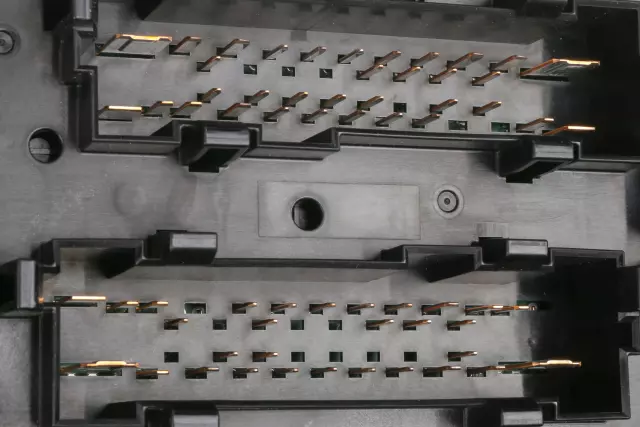 Engine Wiring Harness Junction Block - GM (84044722)