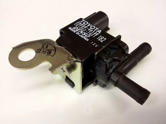 2586050100 - Emission System: Vacuum Valve for Lexus: LS430, LX470, SC300, SC400, SC430 Image