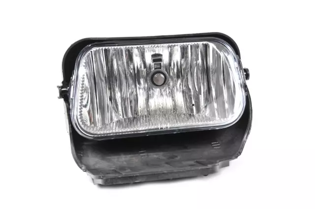 15791434 - : Part# 15791434 Passenger Side Front Fog Lamp for Chevrolet: Avalanche 1500, Avalanche 2500, Silverado 1500, Silverado 1500 Classic, Silverado 1500 HD, Silverado 1500 HD Classic, Silverado 2500 HD, Silverado 2500 HD Classic, Silverado 3500, Silverado 3500 Classic, Silverado 3500 HD Image