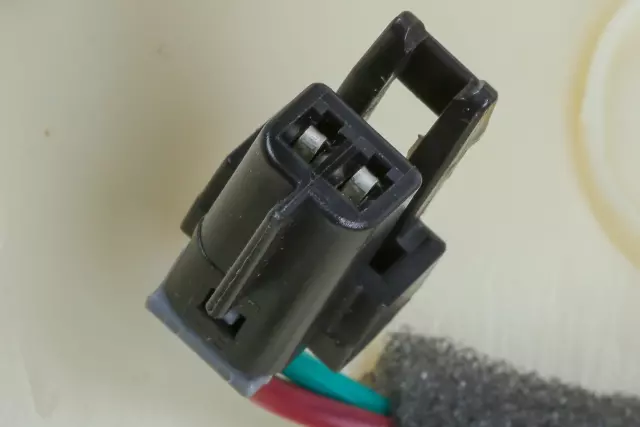 Shale Driver Side Windshield Garnish Molding - GM (22852916)