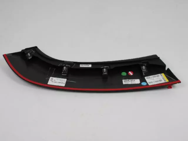 1PC82TZZAG - : Wheel Flare Molding, Right for Jeep: Grand Cherokee, Grand Cherokee WK Image