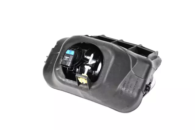 15791433 - : Fog Lamp Assembly for Chevrolet: Avalanche 1500, Avalanche 2500, Silverado 1500, Silverado 1500 Classic, Silverado 1500 HD, Silverado 1500 HD Classic, Silverado 2500 HD, Silverado 2500 HD Classic, Silverado 3500, Silverado 3500 Classic, Silverado 3500 HD Image