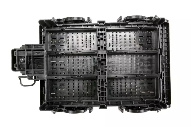 Engine Wiring Harness Junction Block - GM (84303175)