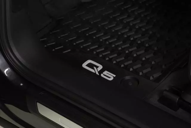 80B061221041 - : Q5 (2017+) All-Weather Floor Mats Set, Front - Black for Audi: Q5, Q5 Sportback Image