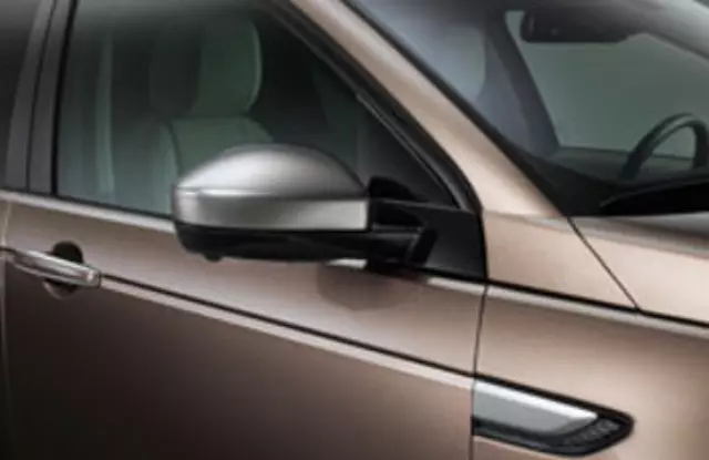 VPLCB0251 - Exterior: Mirror Covers - Noble Chrome for Land Rover: Discovery Sport, Range Rover Evoque Image