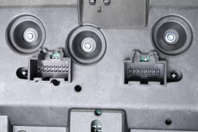 86818239 - Body: Console Assembly for Chevrolet: Silverado 1500, Silverado 1500 LTD, Silverado 2500 HD, Silverado 3500 HD | GMC: Sierra 1500, Sierra 1500 Limited, Sierra 2500 HD, Sierra 3500 HD Image image