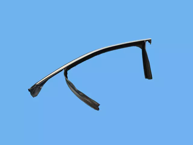 Front Door Flush Glass Weatherstrip, Left - Alfa Romeo (68468275AA)
