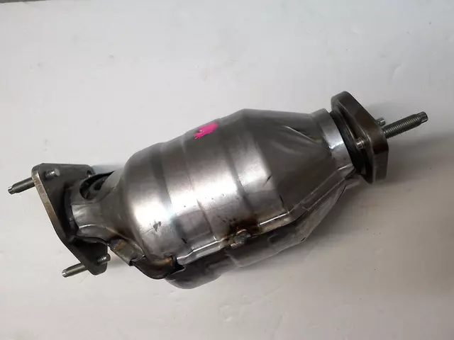 208A39CE0A - : Catalytic Converter for Nissan Image
